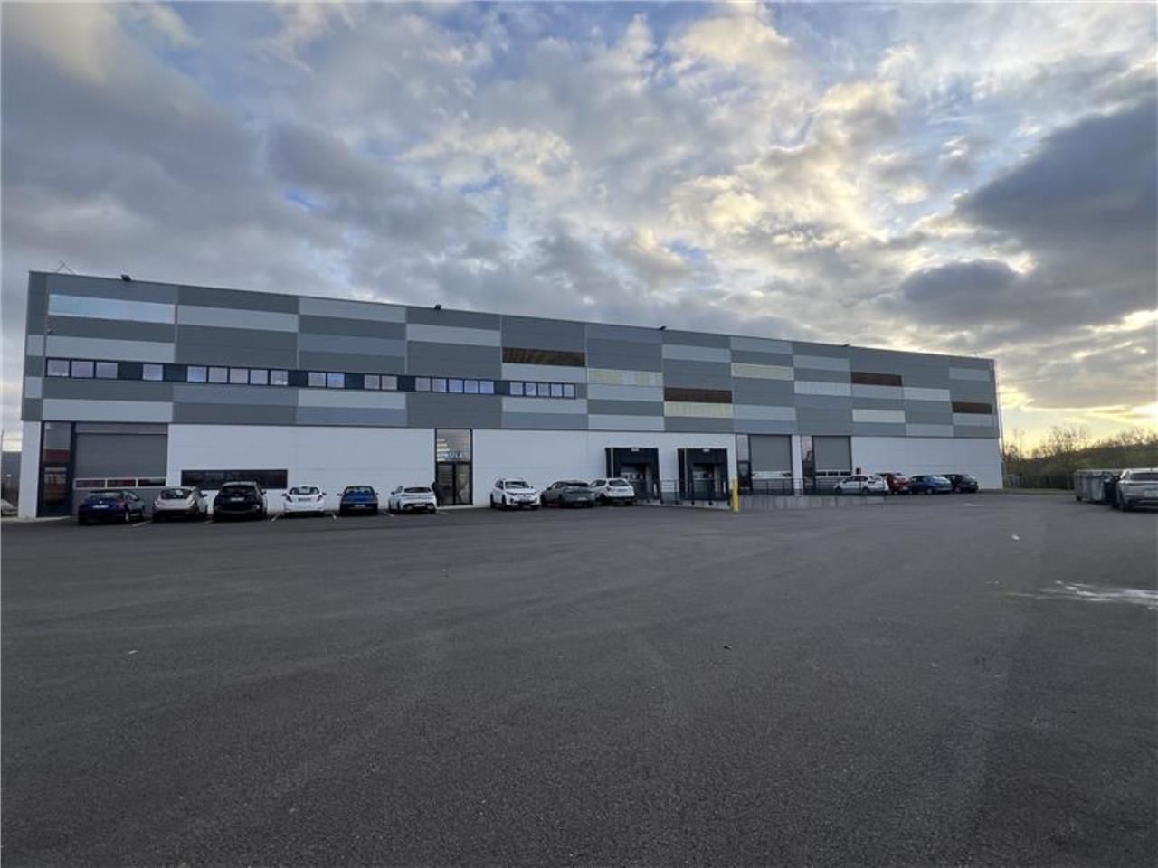 CBRE vous propose à louer, un local d'activité si