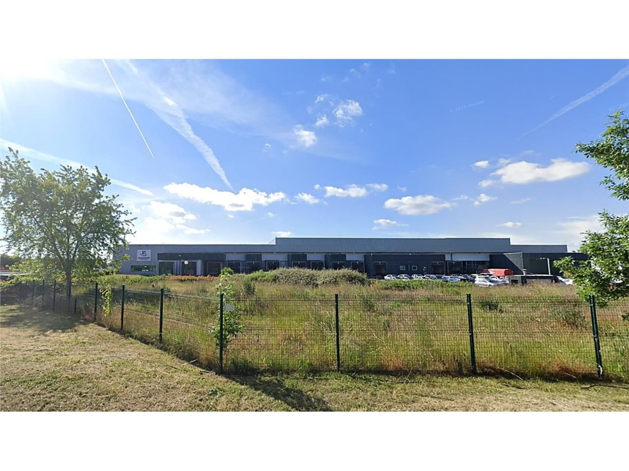 CBRE vous propose à louer, un bâtiment indépendan