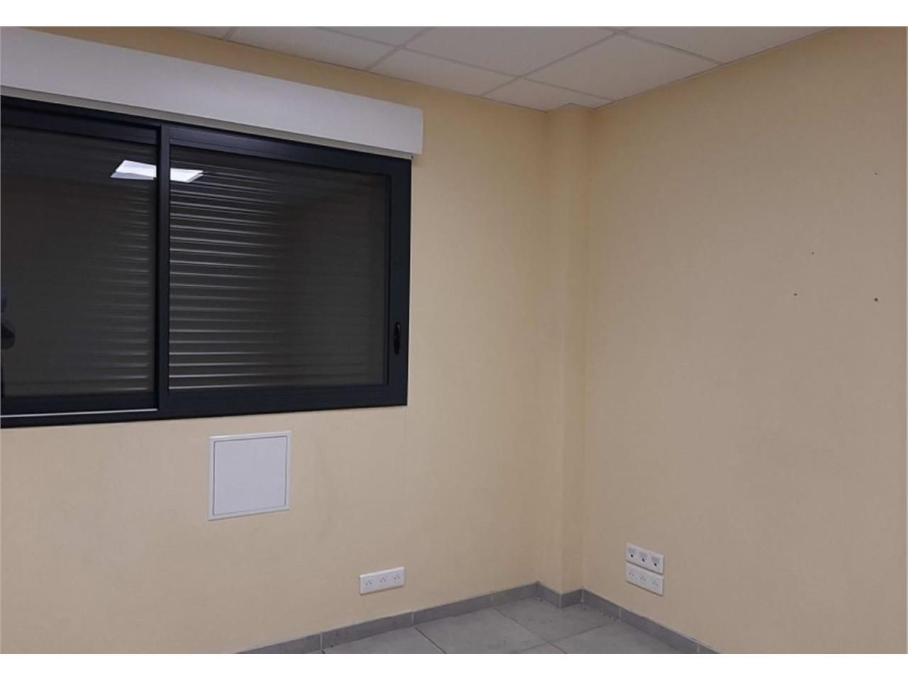 CBRE vous propose à louer, un entrepôt/local d'ac