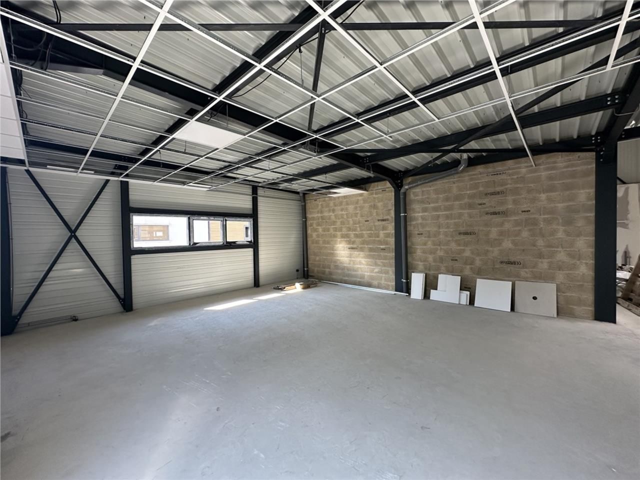 CBRE vous propose à louer un entrepôt/local d'act