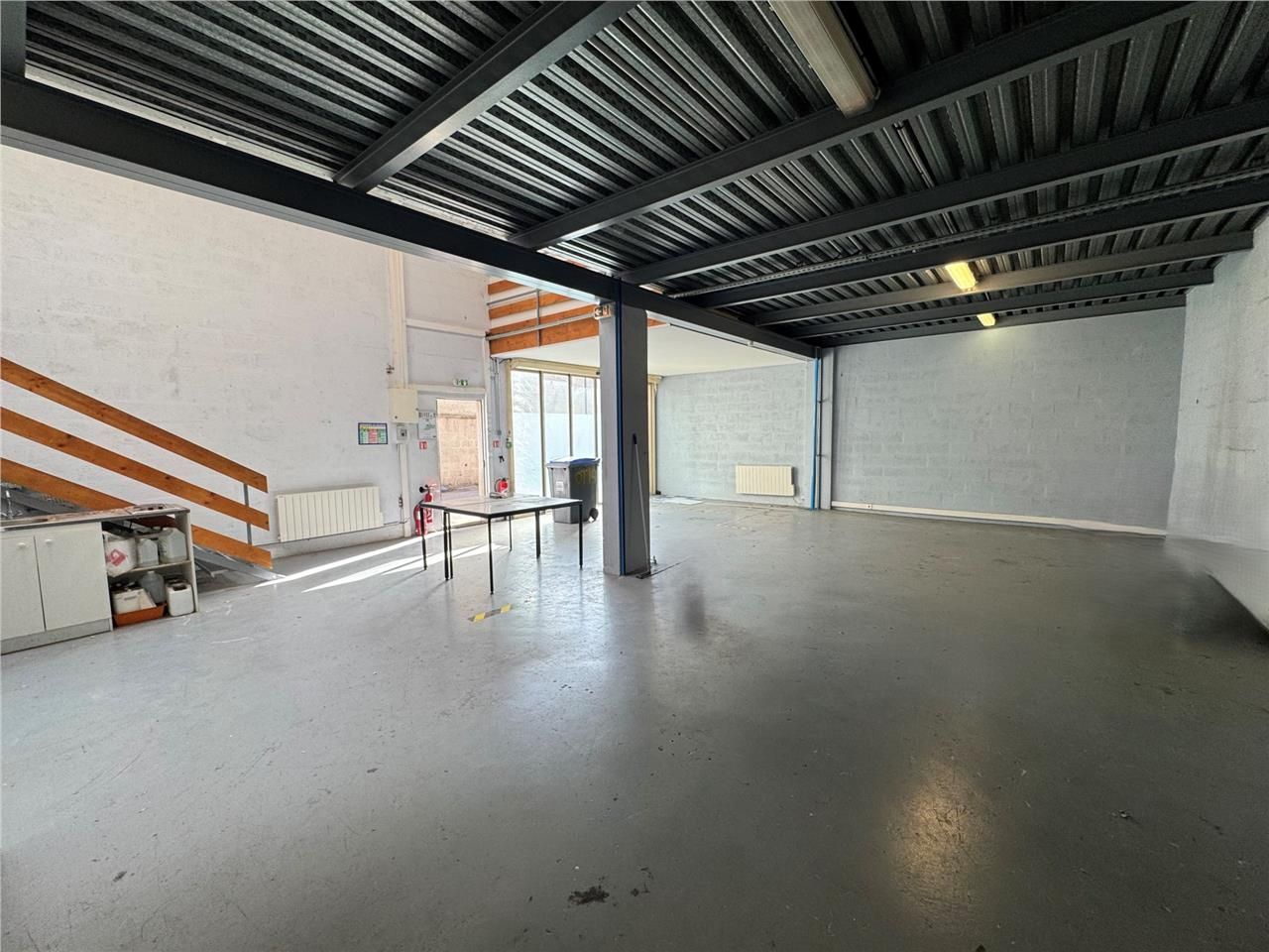 CBRE vous propose à louer, un local d'activités s
