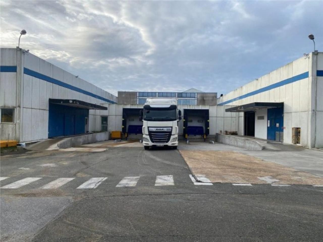 CBRE vous propose à louer un entrepôt situé sur l