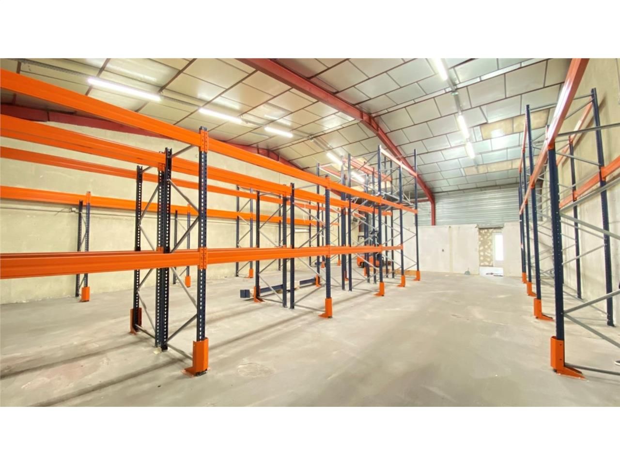 CBRE vous propose à vendre, un entrepôt/local d'a