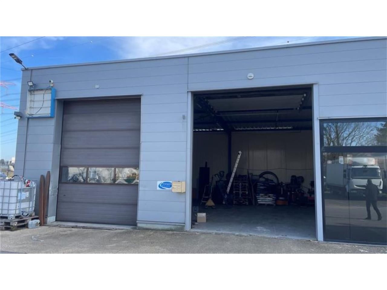 CBRE vous propose à vendre, un entrepôt/local d'a