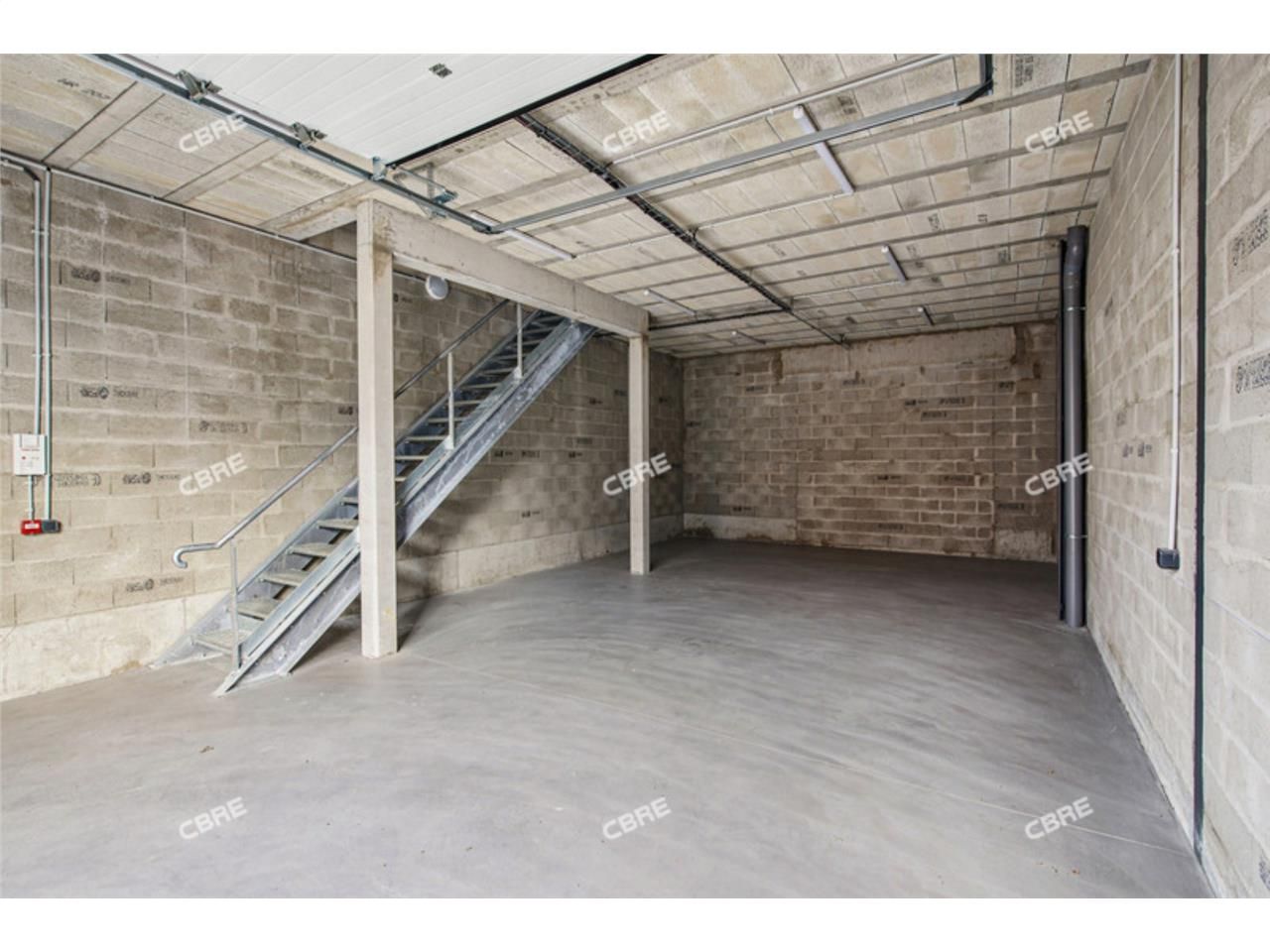 CBRE vous propose à louer, un local d'activités s