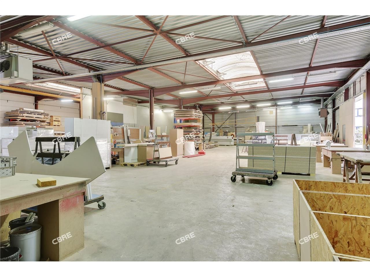 CBRE vous propose à louer un bâtiment indépendant