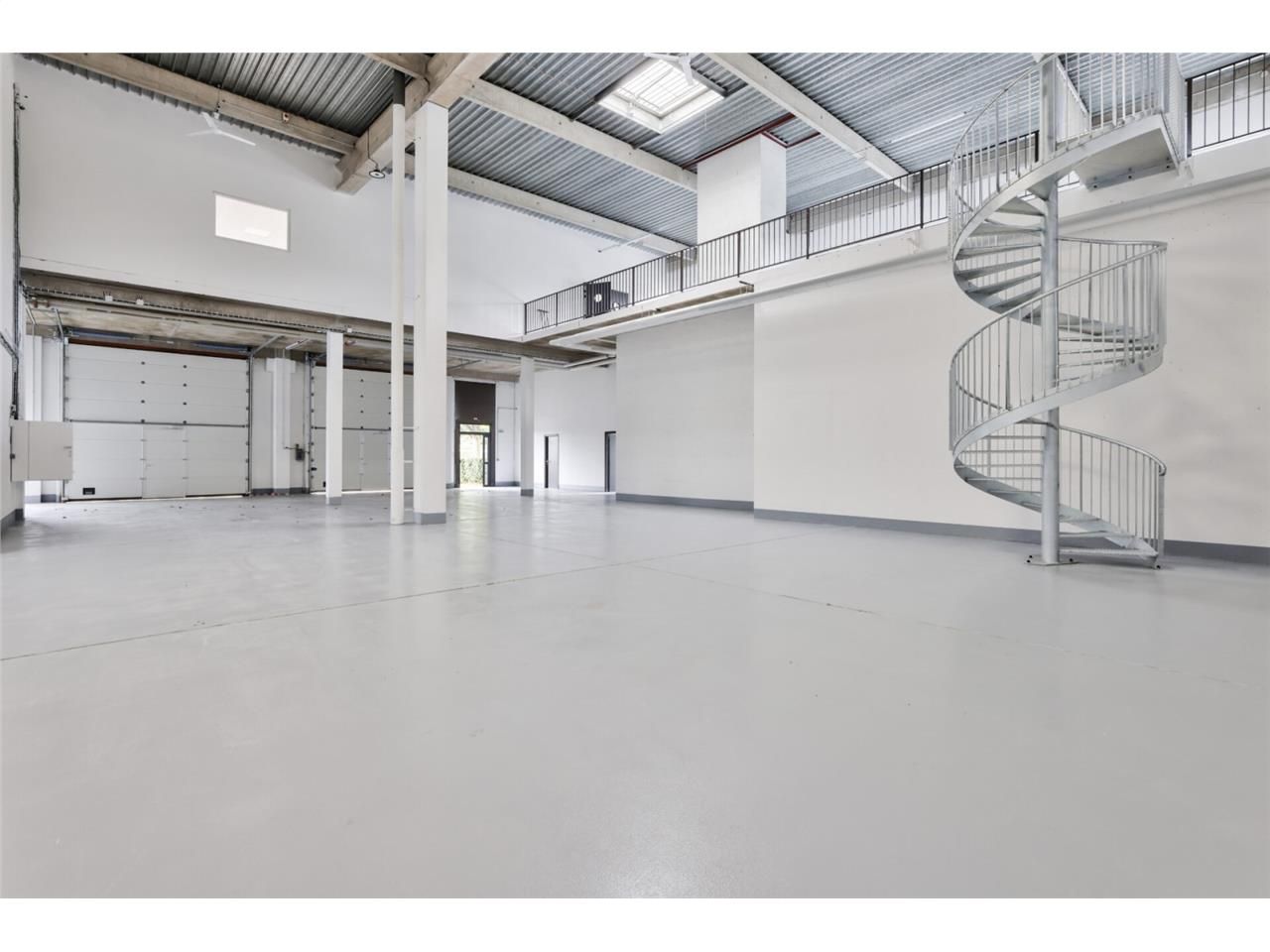 CBRE vous propose à louer lots d'activités situés