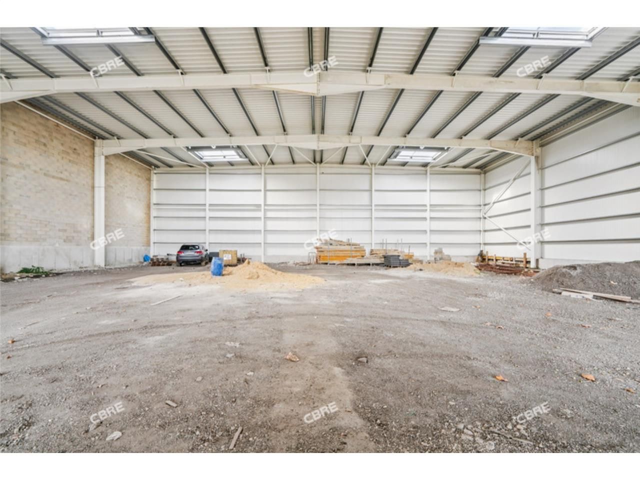 CBRE vous propose à vendre ou à louer un entrepôt