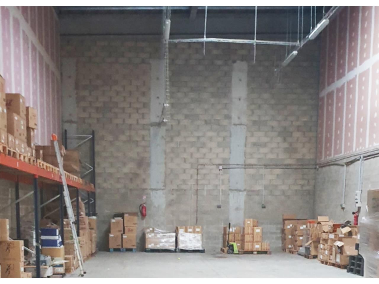 CBRE vous propose à louer, un entrepôt/local d'ac