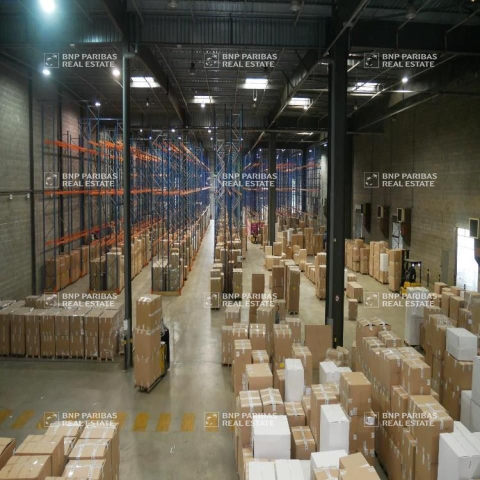 Location Entrepôts classe A 7570 m² divisibles 37540 Saint-cyr-sur-loire