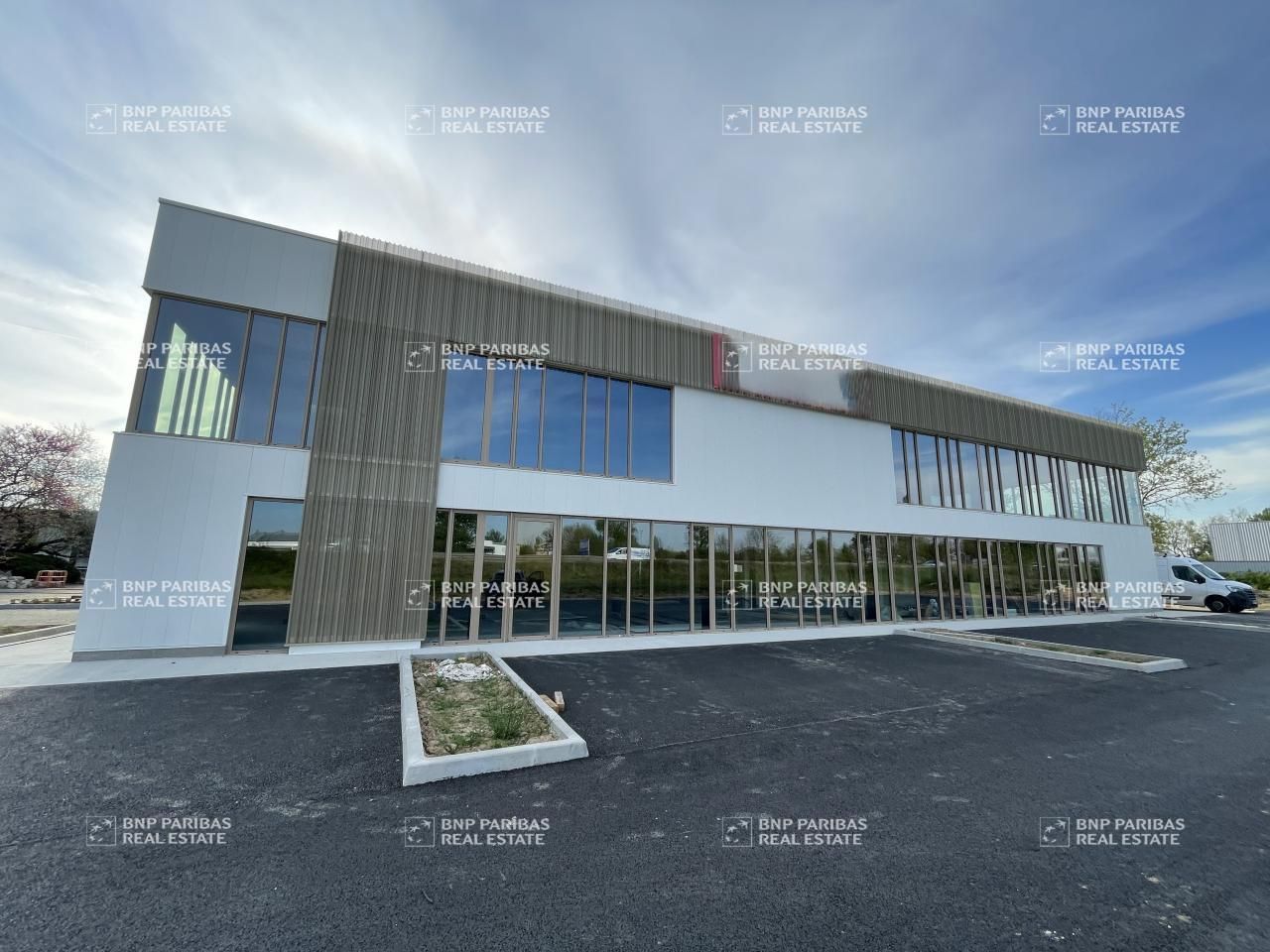 641.2 m² pour ce activité en location à Bressols