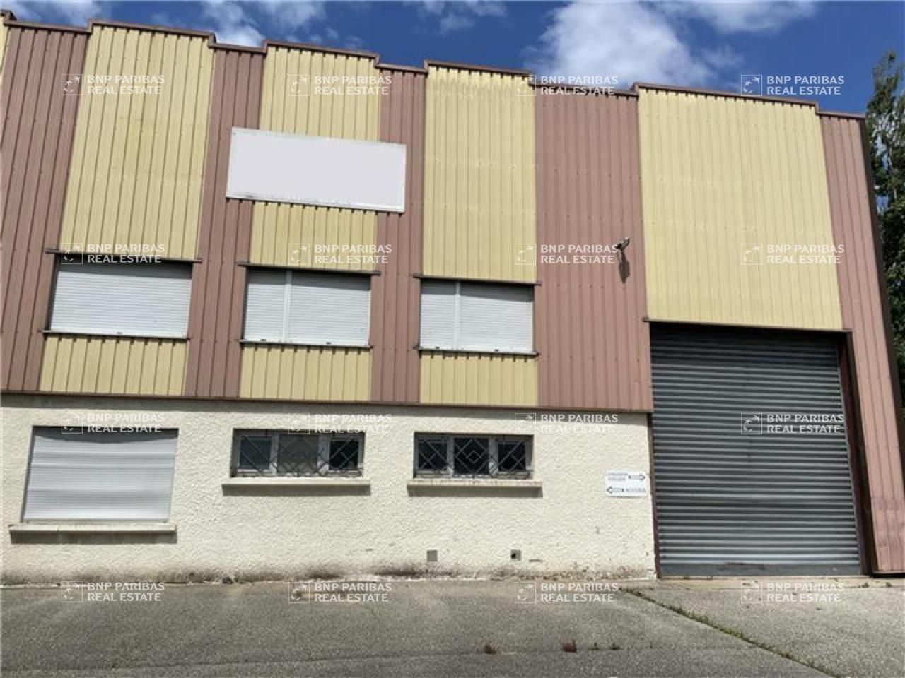 1350 m² pour ce activité en location à Chassieu