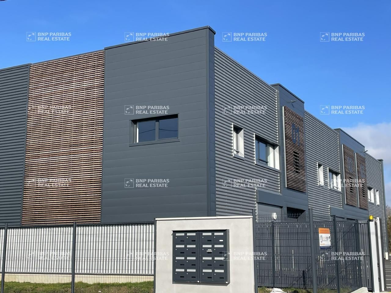 1607.93 m² pour ce activité en location à Saint-herblain
