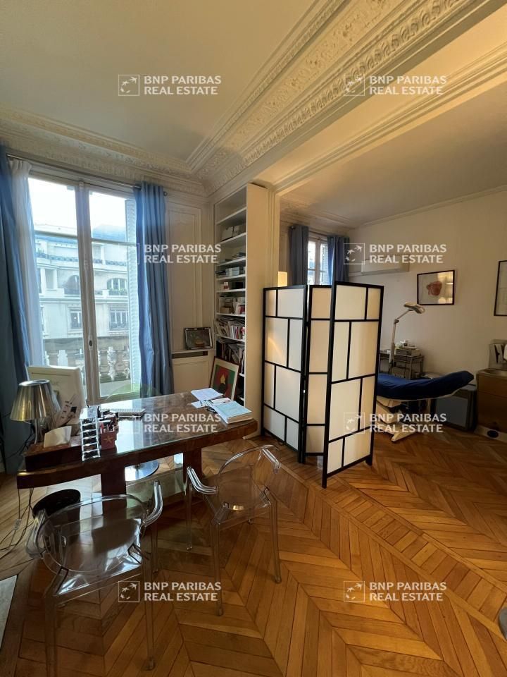 162.5 m² pour ce bureaux en location à Paris