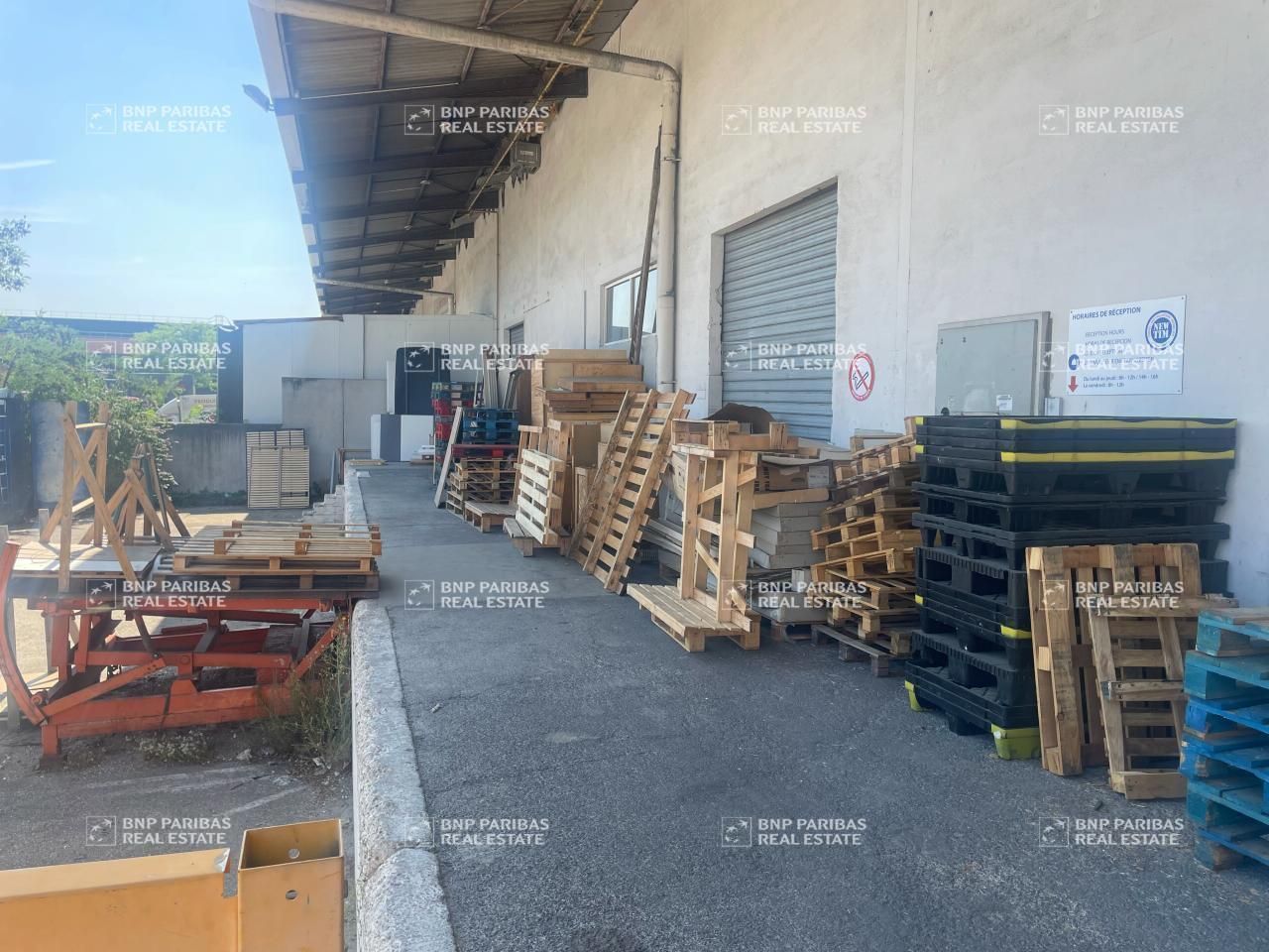 2380 m² pour ce activité en location à Corbas