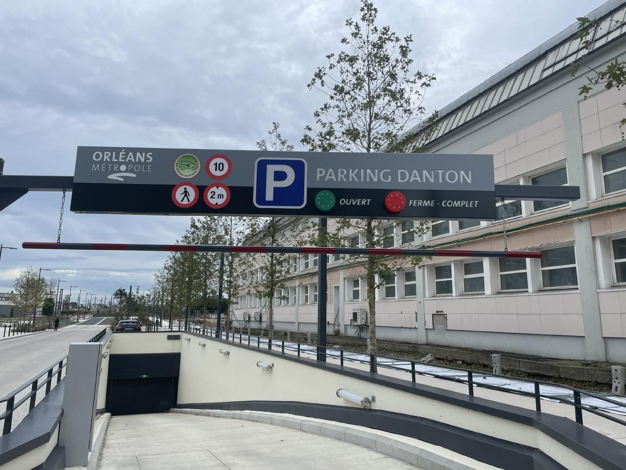 5306 m² pour ce bureaux en vente à Fleury-les-aubrais