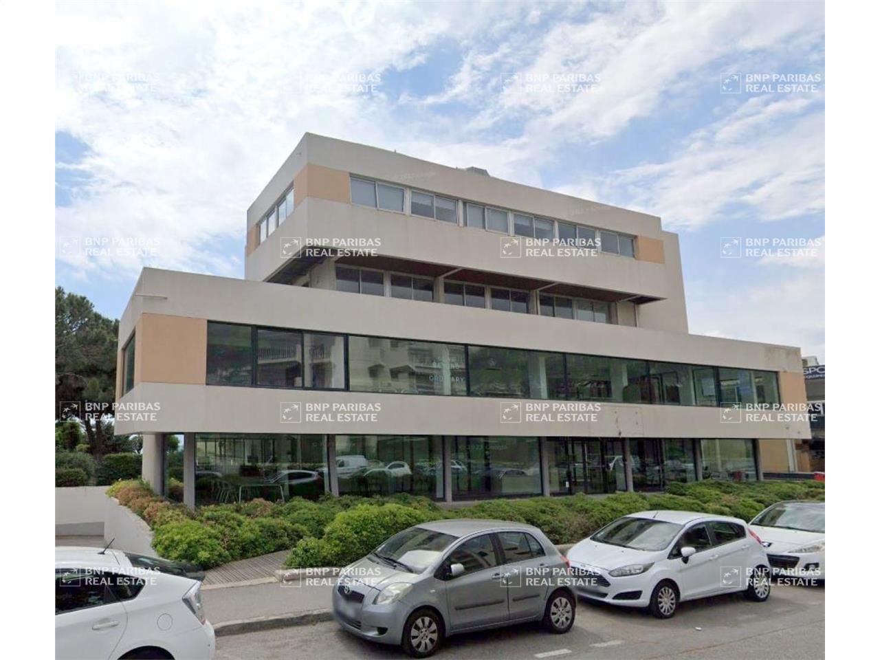 482 m² pour ce local commercial en location à Saint laurent du var