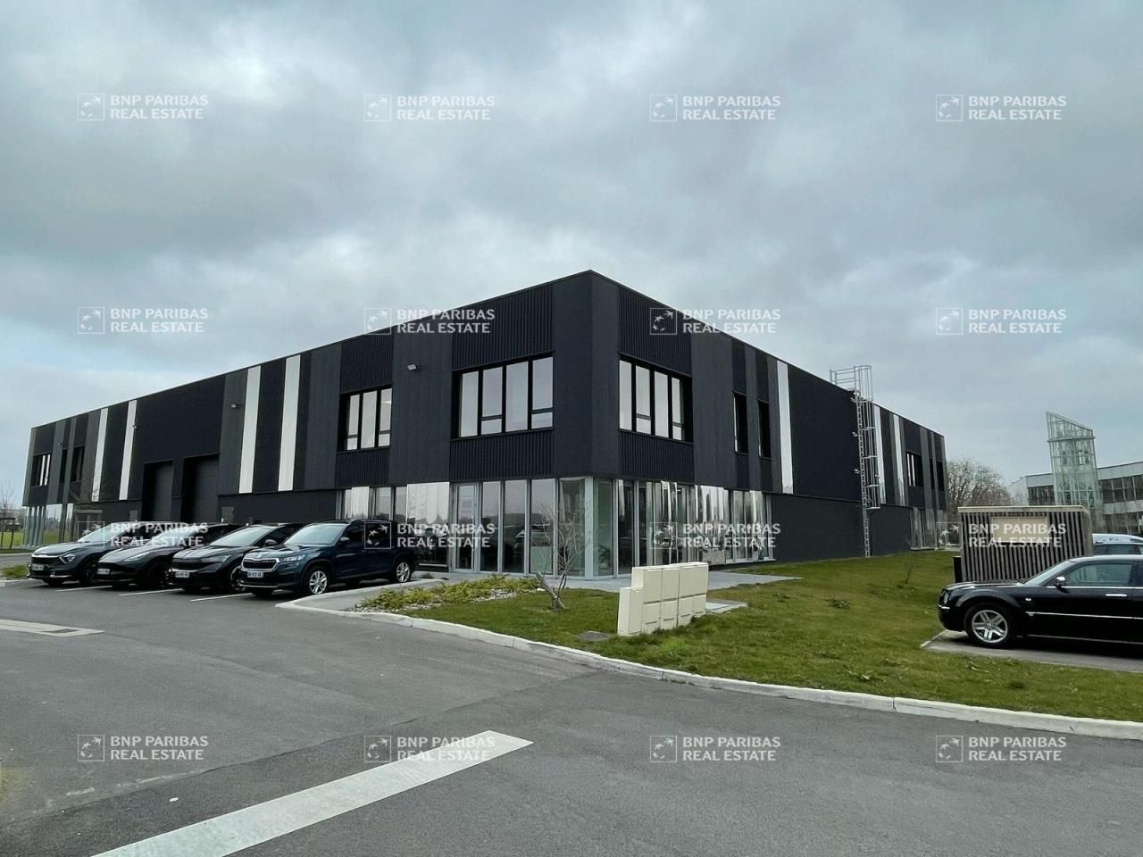 1374 m² pour ce activité en location à Avelin