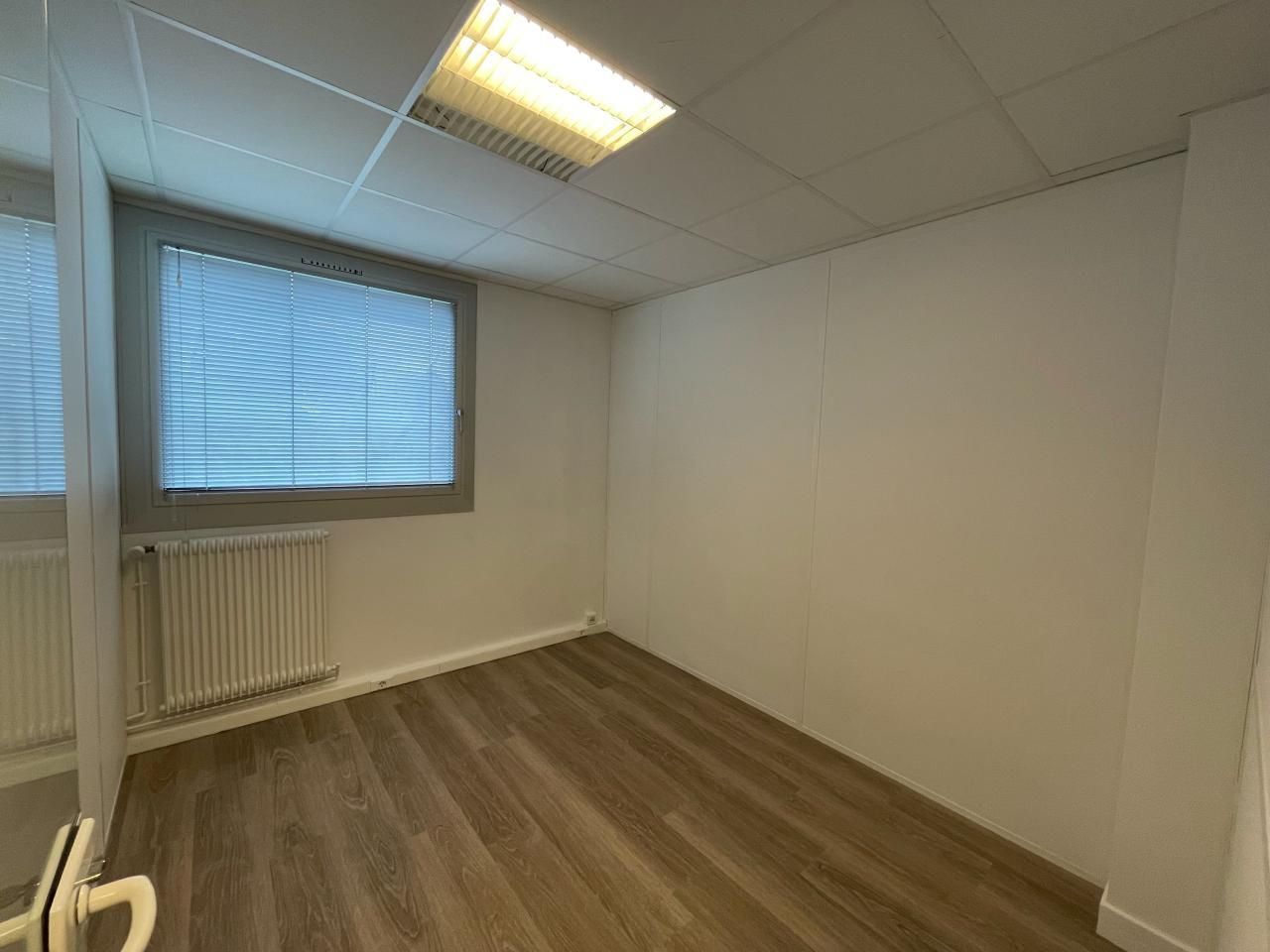 349.71 m² pour ce bureaux en location à Bihorel