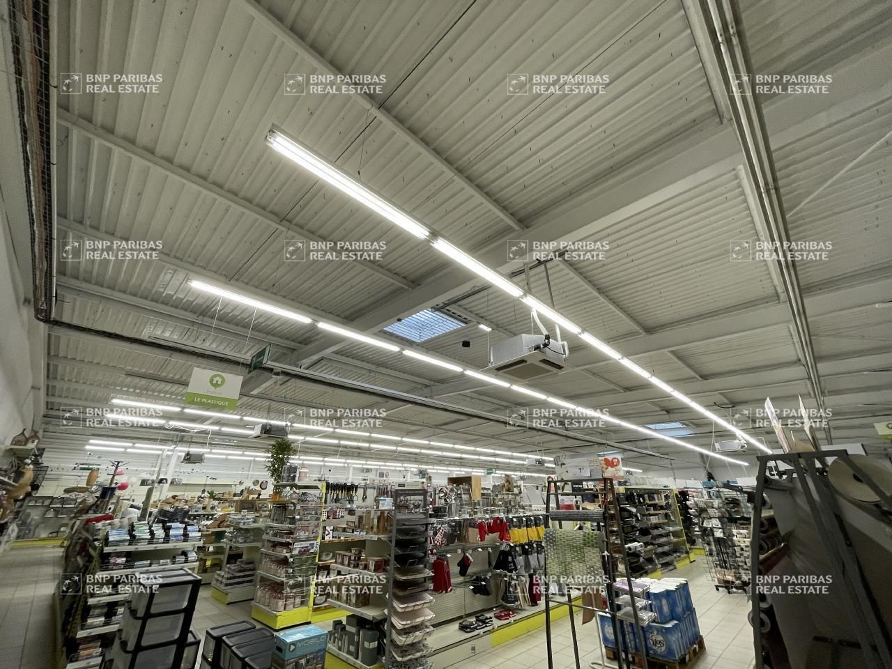 1503 m² pour ce local commercial en location à Laxou