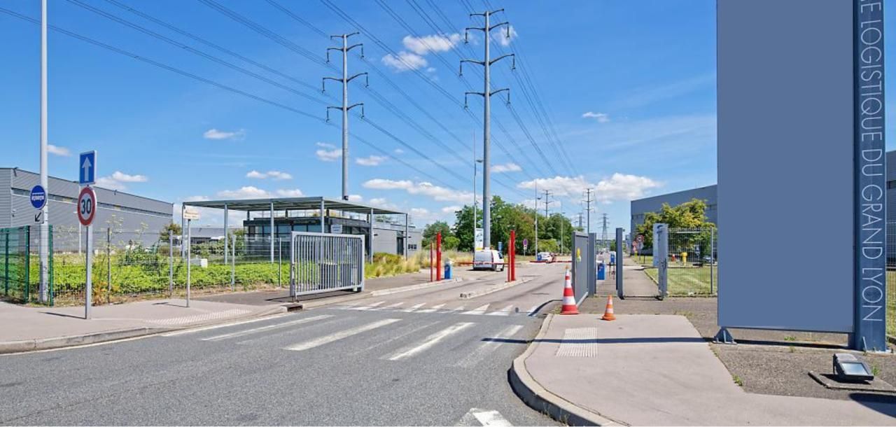 7933 m² pour ce activité en location à Mions