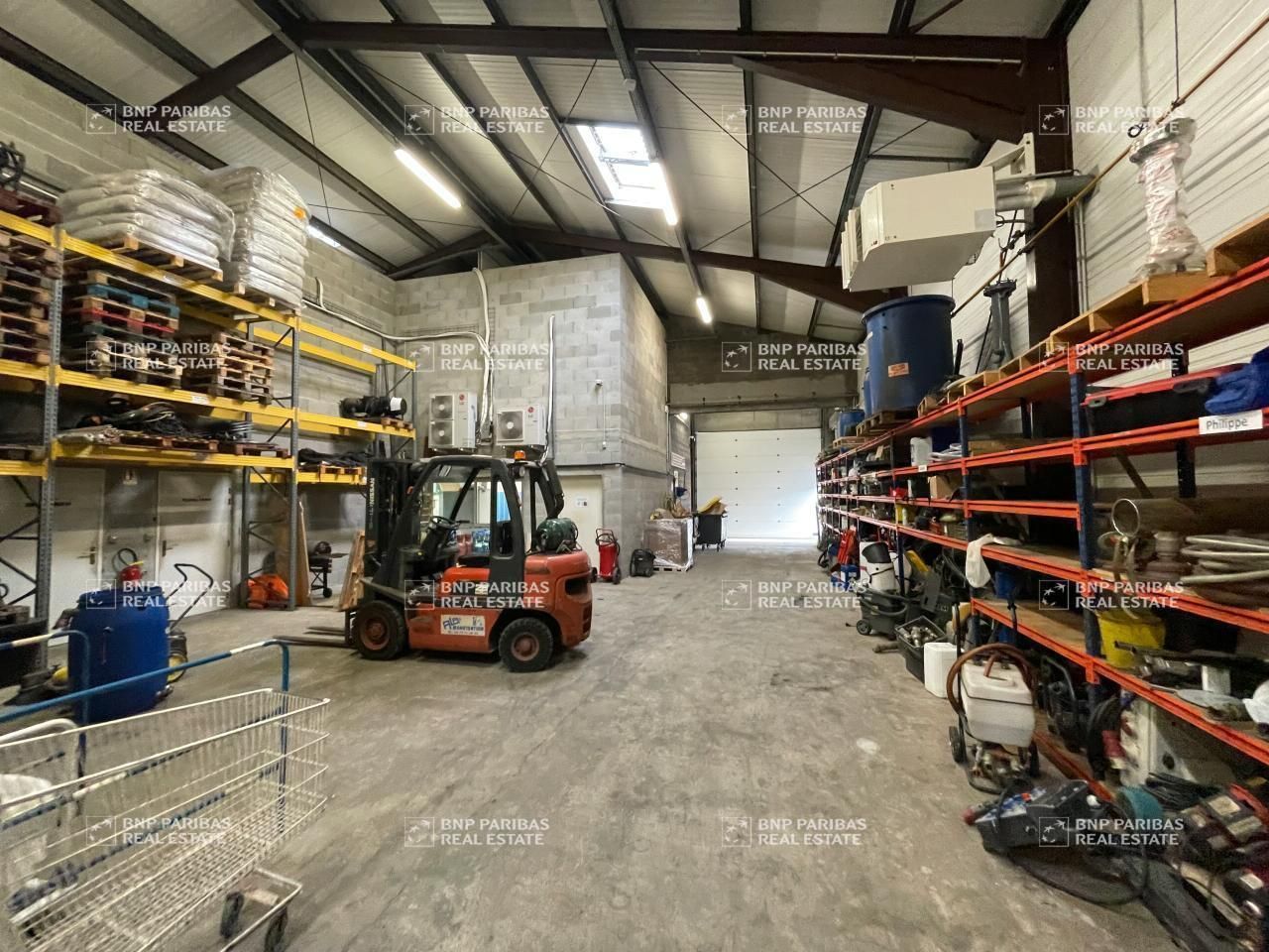 850 m² pour ce activité en location à Challes-les-eaux