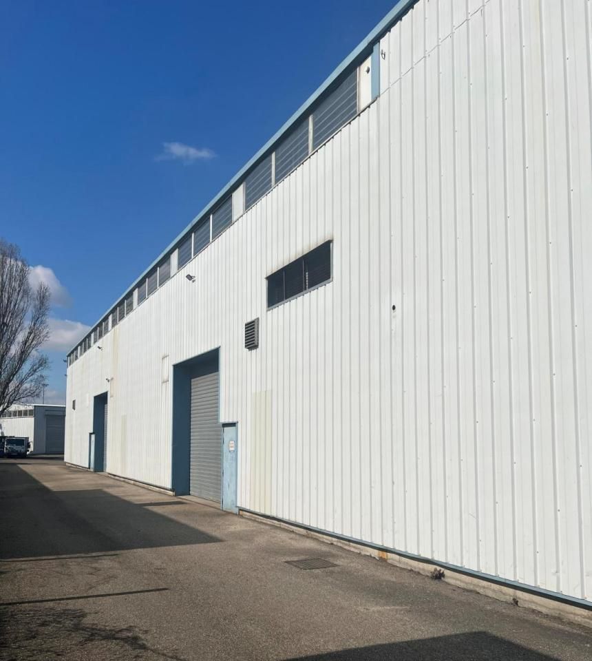 2060 m² pour ce activité en location à Vaulx-en-velin