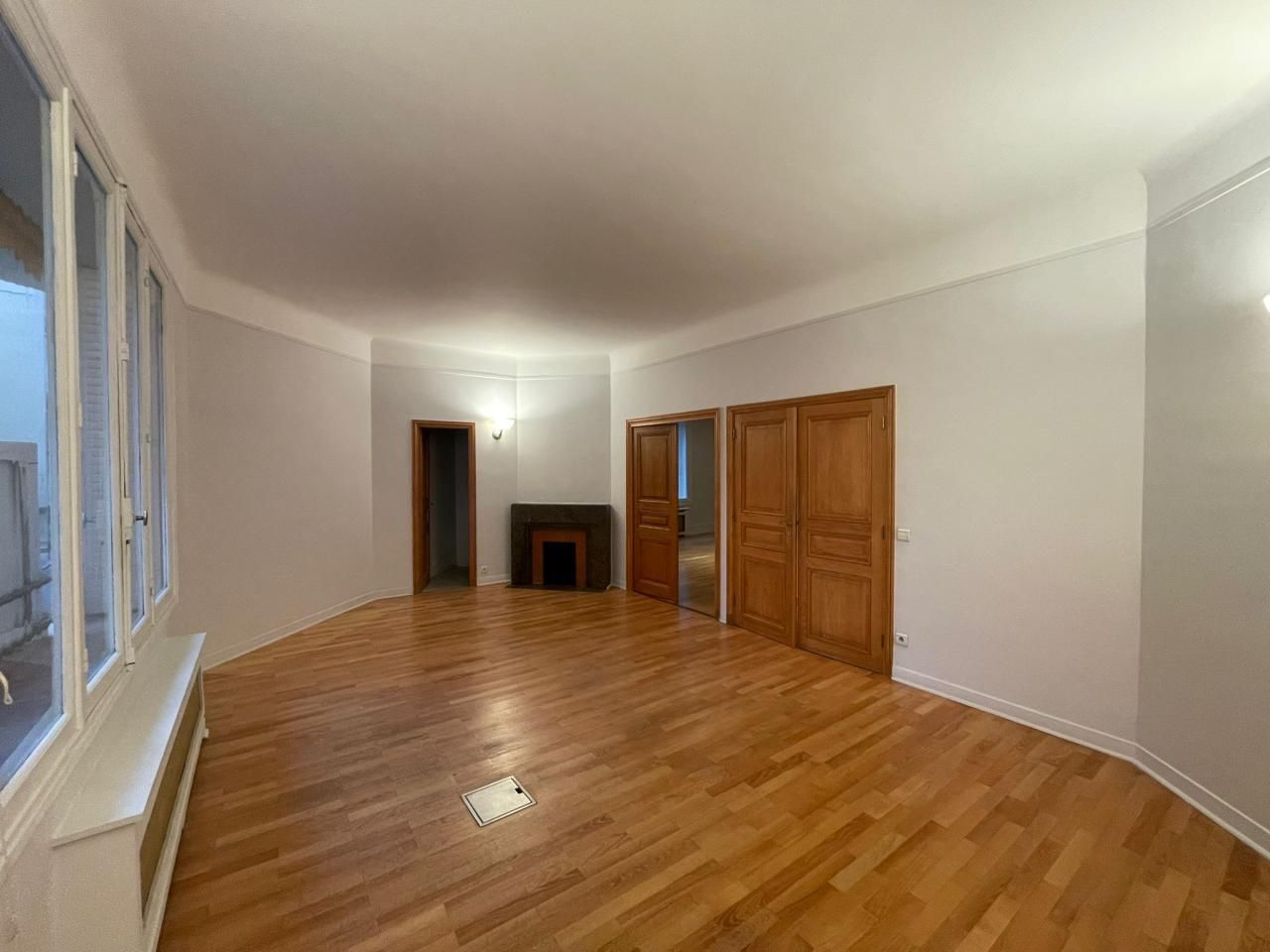 Vente Bureaux 305.5 m² non divisibles 75116 Paris