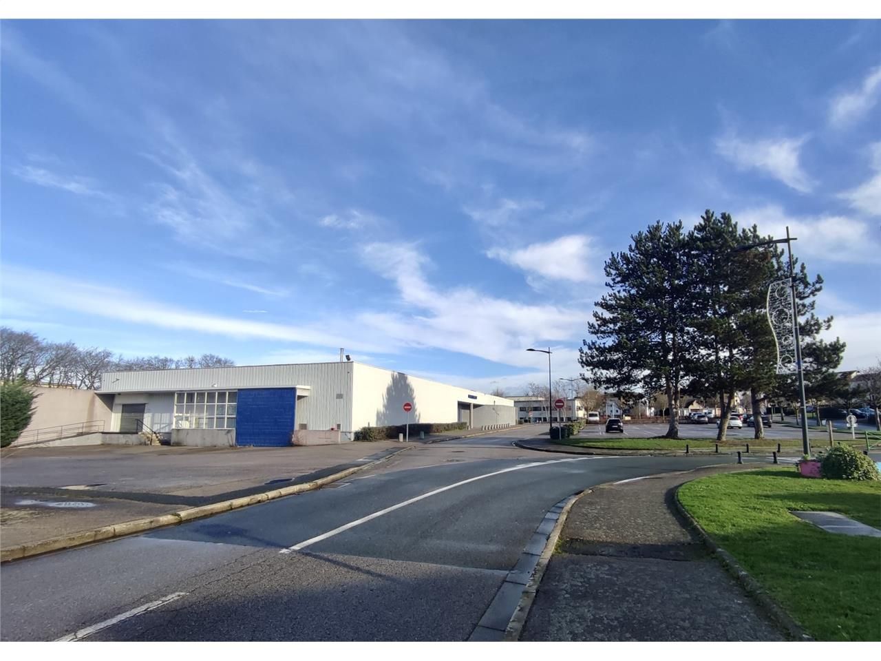 A louer - Pleine Visibilité sur axe passant - Deu