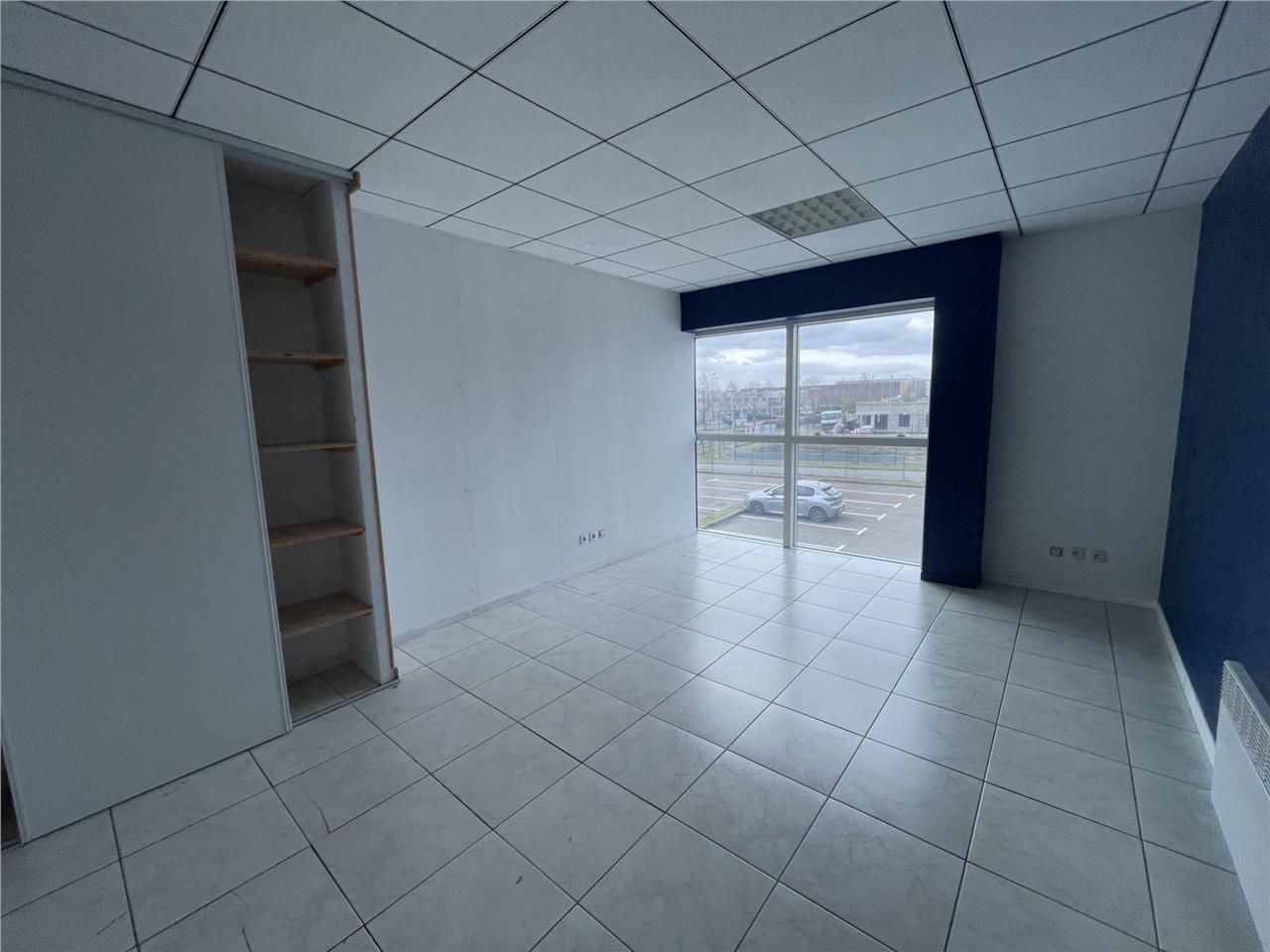 Plateau de bureaux lumineux idéalement situé dans