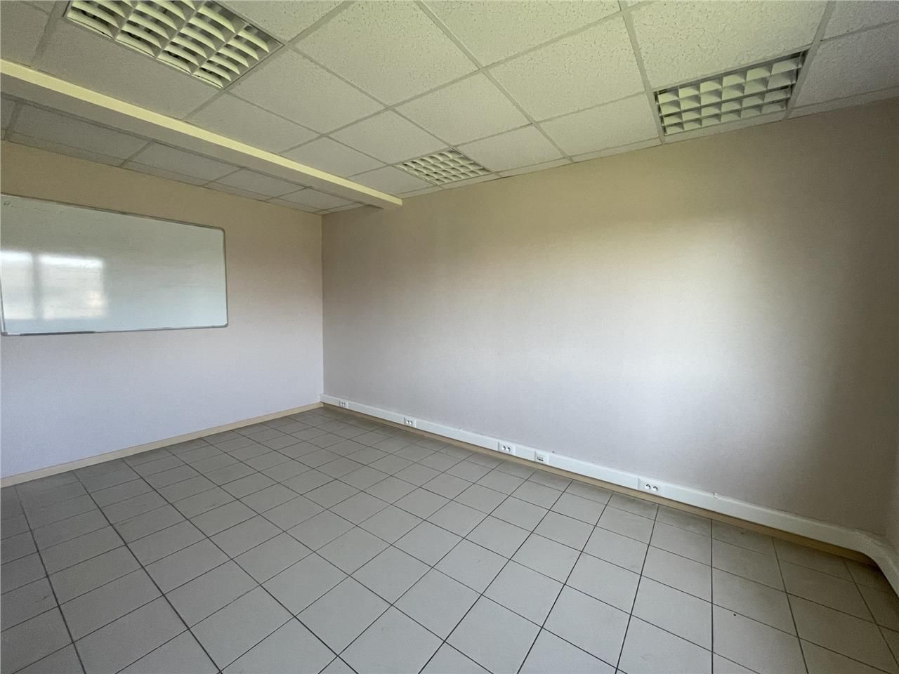 NETREVILLE - Plateau de bureaux avec locaux socia