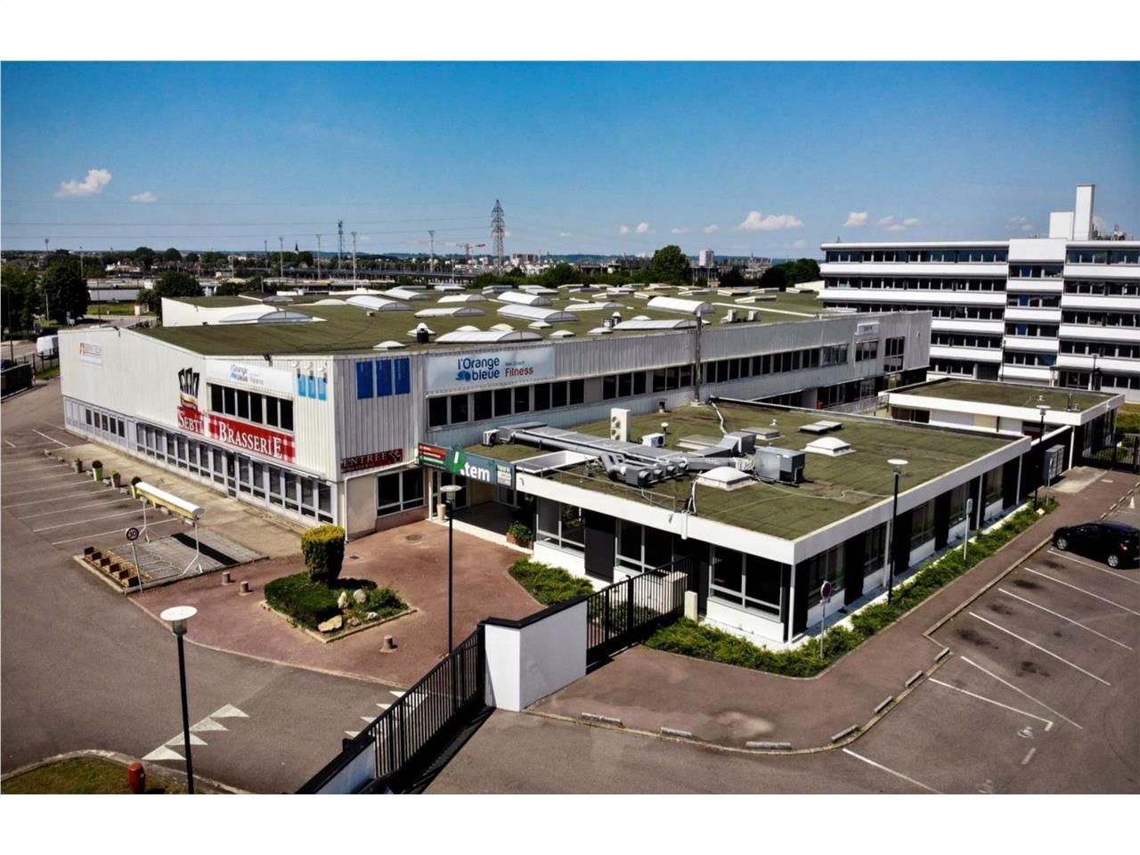 Au coeur d'une zone industrielle dynamique, à l'e