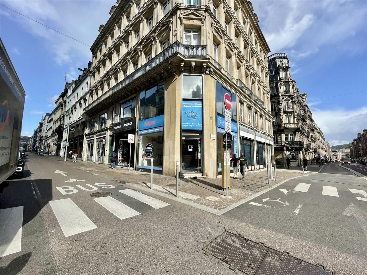 Locaux commerciaux de LOCAL COMMERCIAL - ROUEN CE