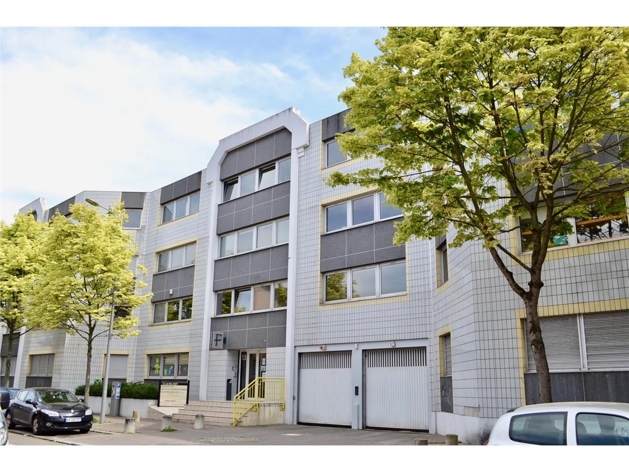 À vendre, bureaux lumineux au sein d'un immeuble 