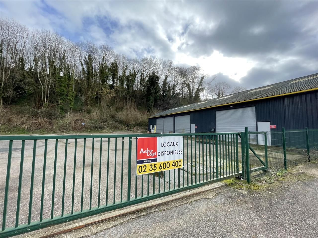 A LOUER -Local d'activité de 400 m2