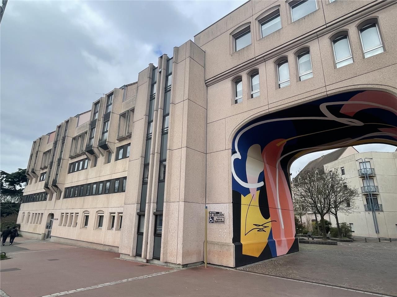 Au pied de tous commerces et services, les platea