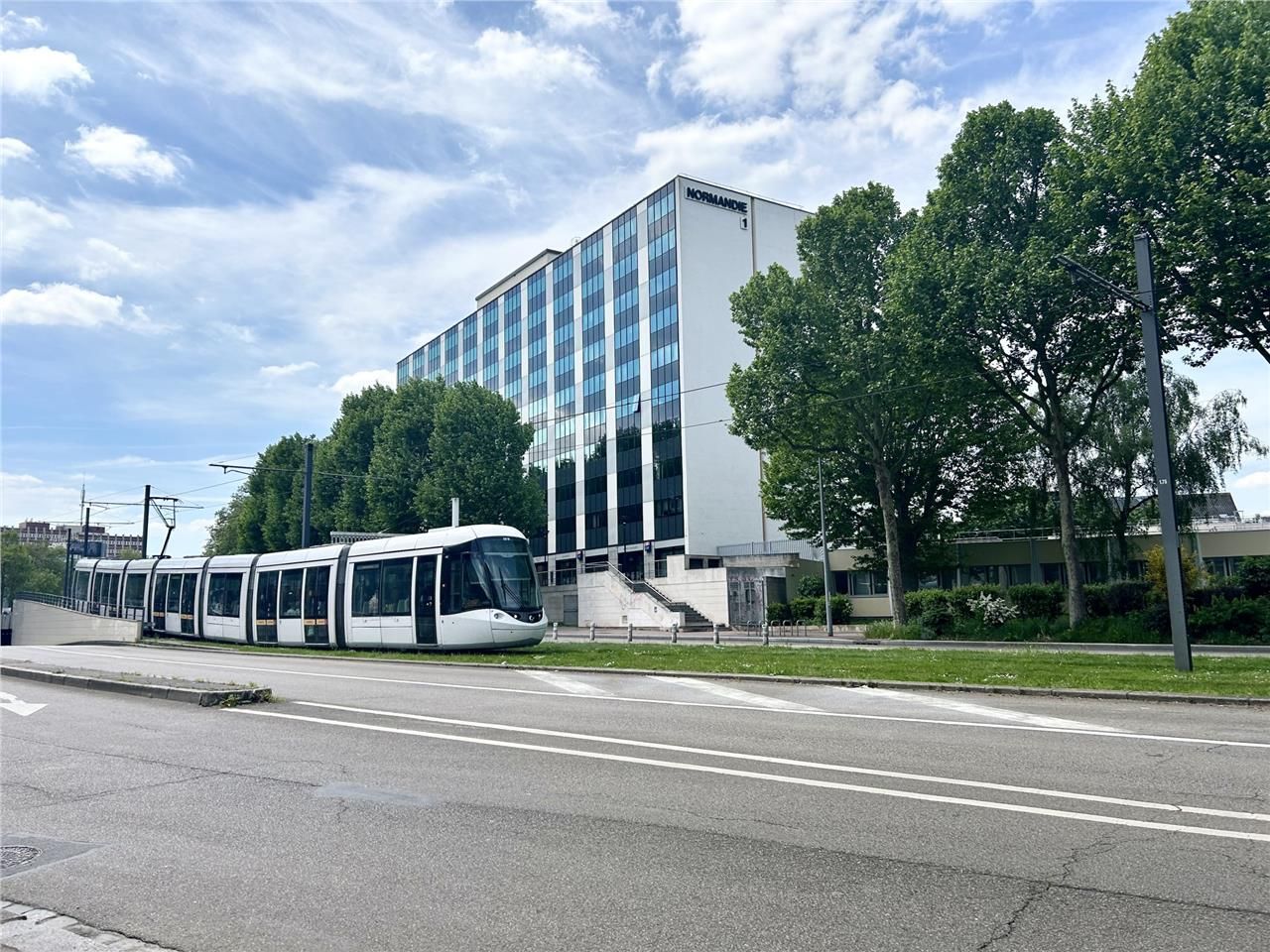 Beau plateaux de bureaux idéalement situés, au co