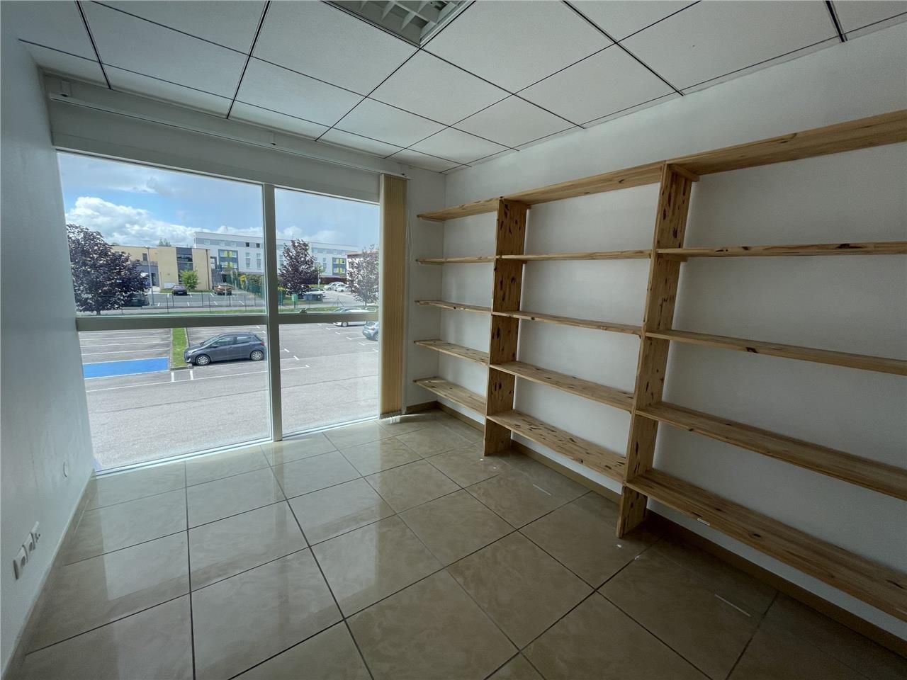 Plateau de bureaux très lumineux proches commerce