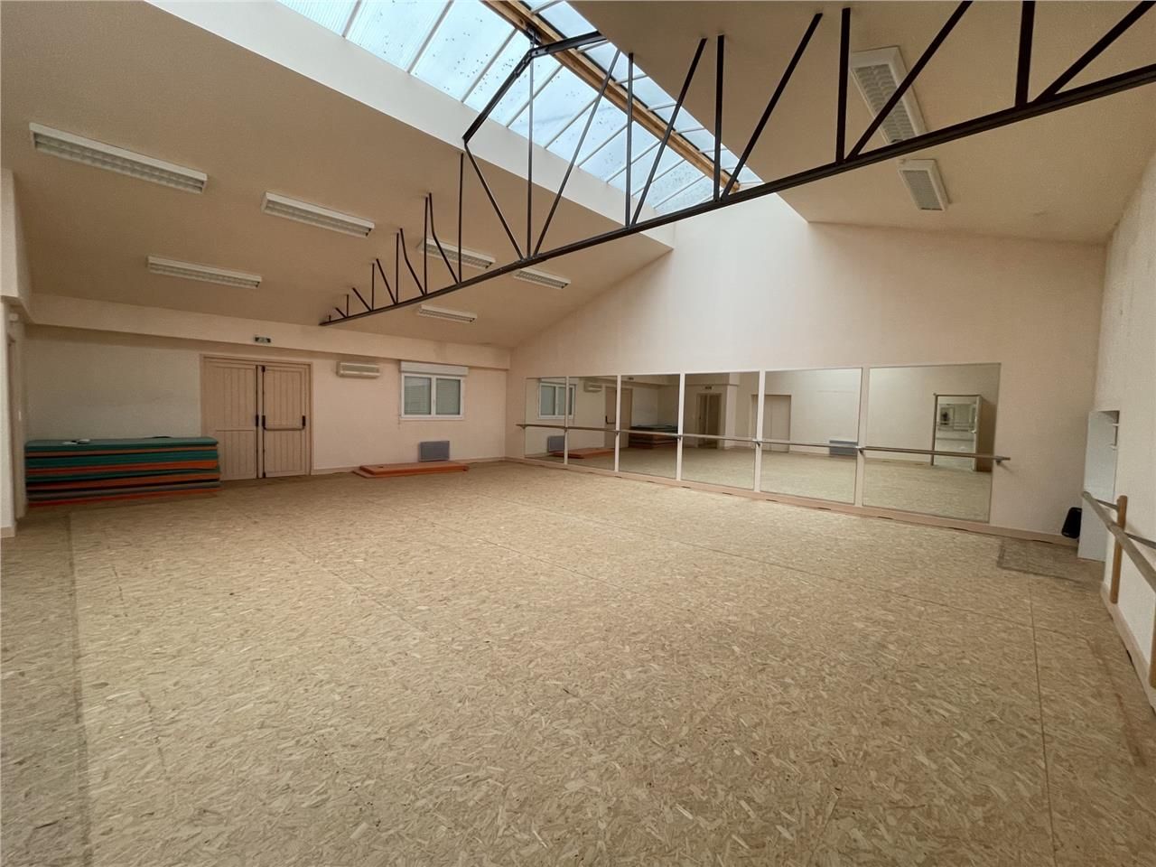 Vous recherchez un local à la vente à Verneuil su