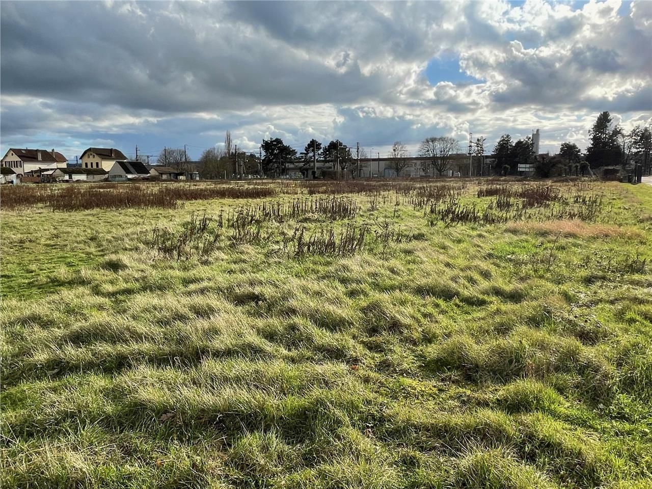 Terrain à bâtir à destination d'activité industri