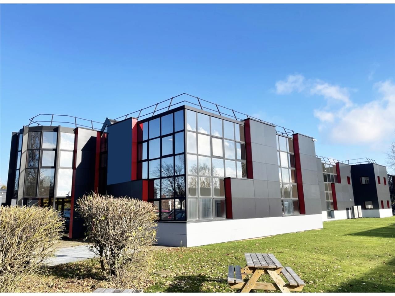 A LOUER - En plein coeur du Parc de la Vatine, en