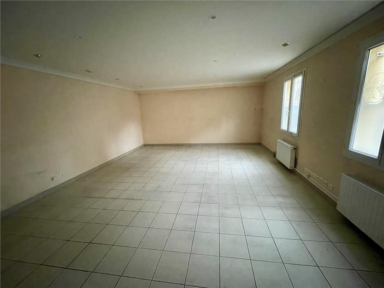 Vous recherchez des bureaux à la vente à Evreux ?