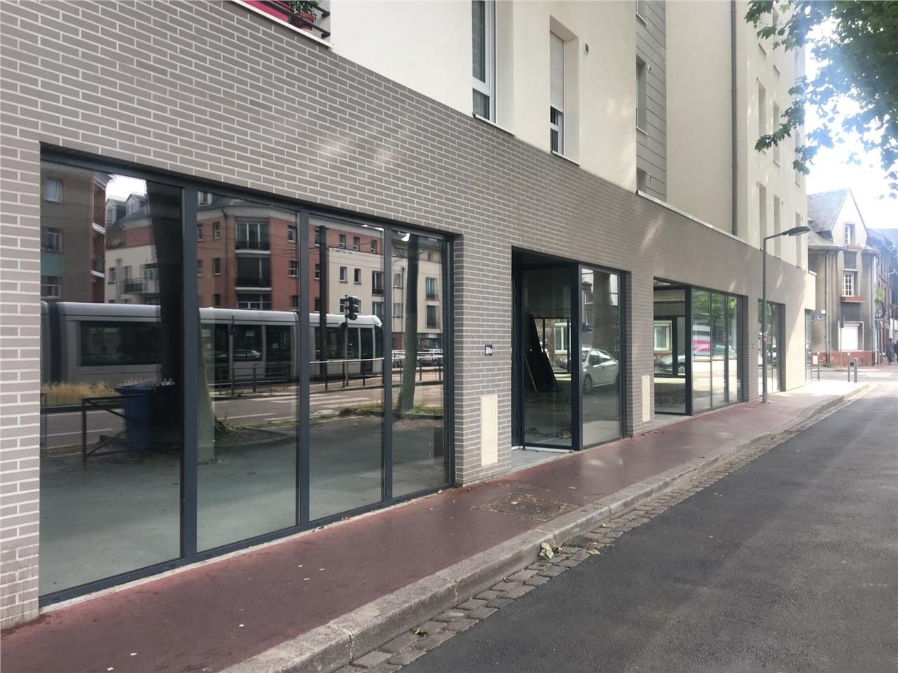 Très belle visibilité sur une avenue majeure de R