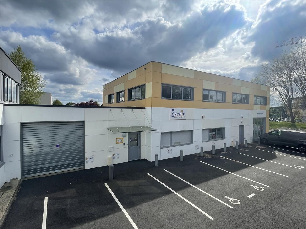 Bureaux de 225 m² non divisibles à louer à Mont S