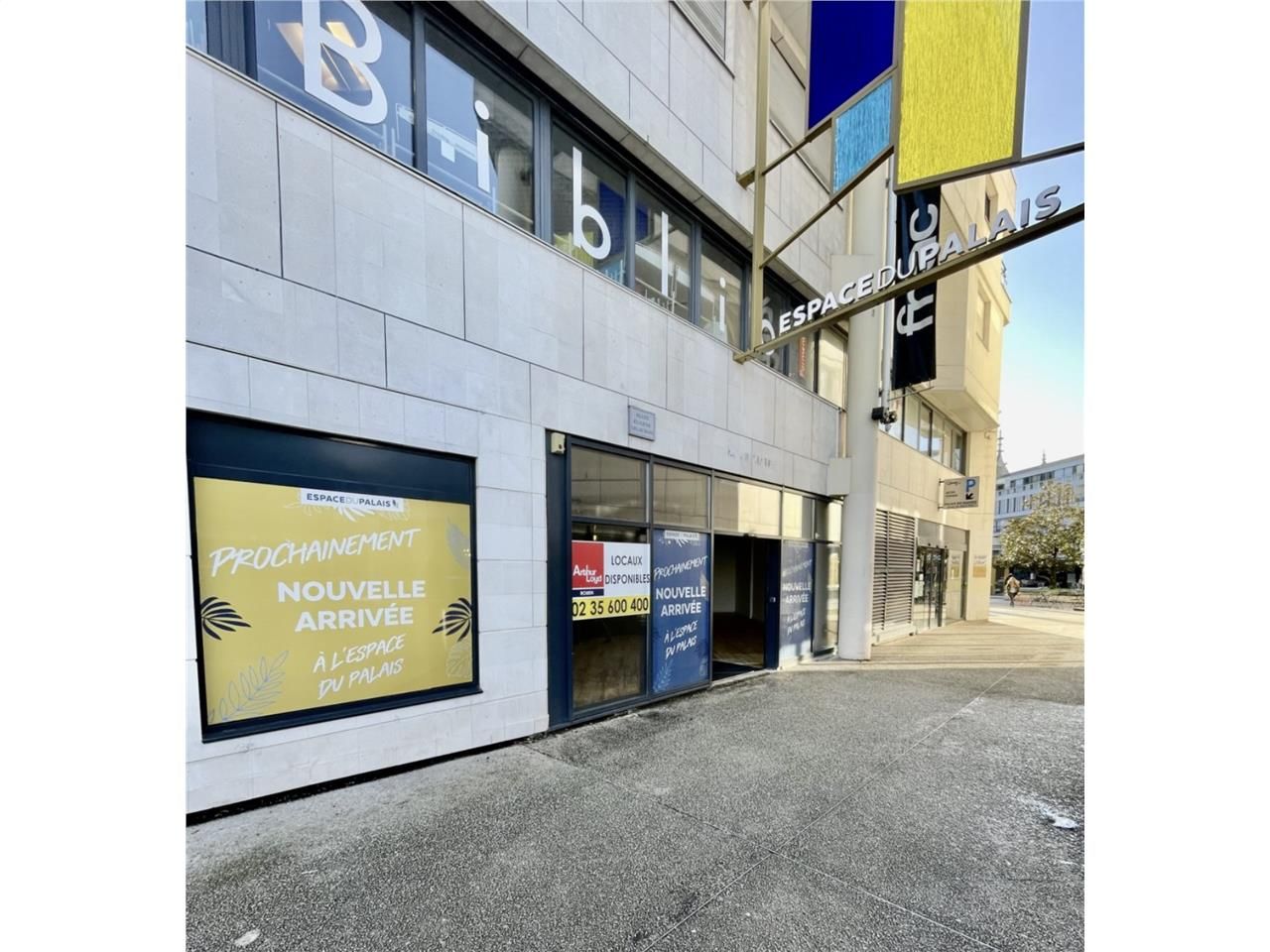 A louer - Local Commercial d'environ 102 m2 en hy