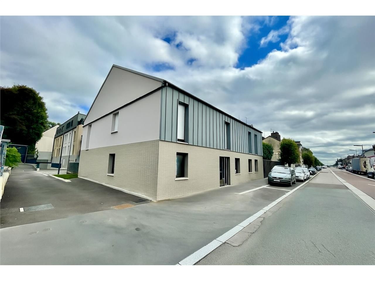 Bureaux de 339 m² non divisibles à Vendre à DEVIL