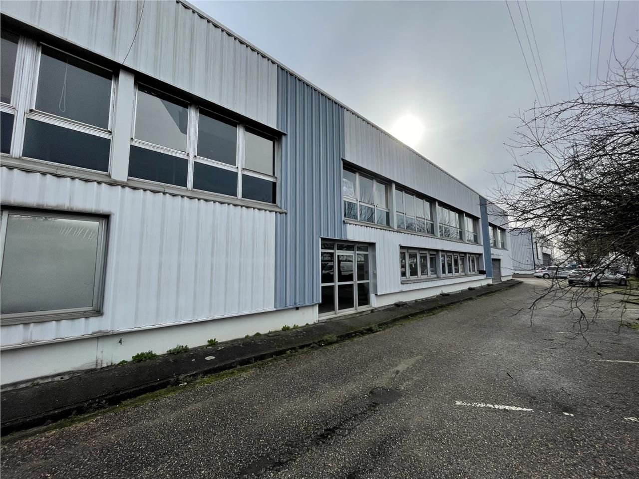 VISIBLITE BOULEVARD INDUSTRIEL - A LOUER LOCAL D'