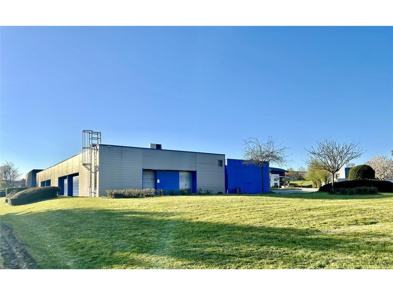 À louer à Bois-Guillaume, immeuble de bureaux de 