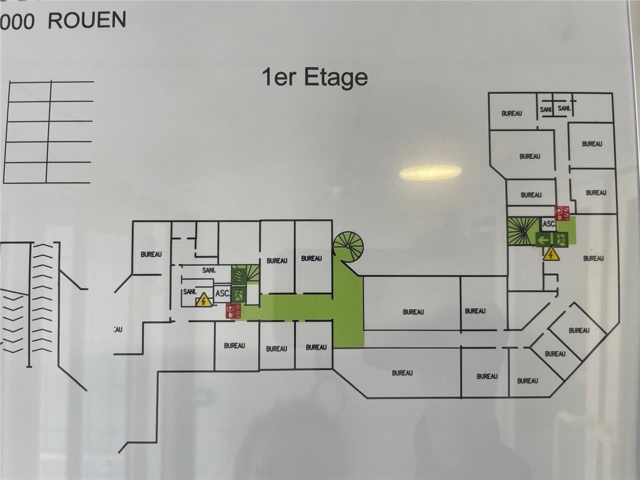 Location bureaux 843 m² non divisibles