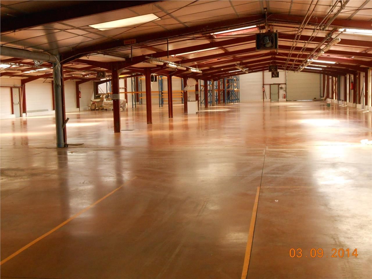 Bâtiment d'activité fonctionnel proche de l'axe A